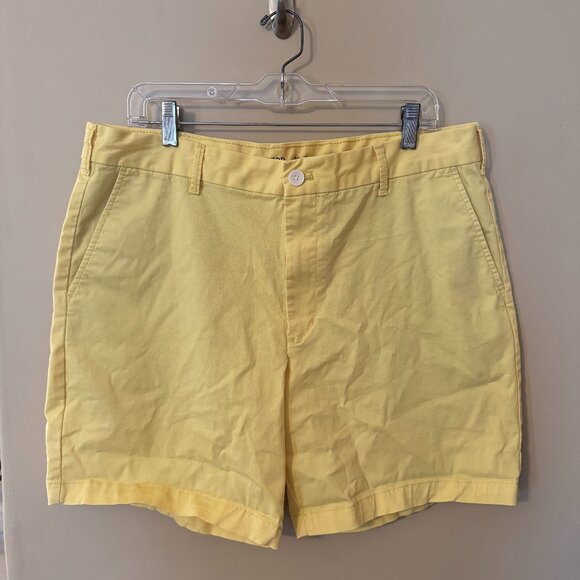 Yellow Izod Saltwater Men Shorts Size 36 Inseam 7 Preppy Chino Flat Front - Picture 3 of 4